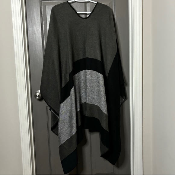 Charlie Paige New Cape / Blanket Wrap Silver, Black, Gray One Size Fits All - Picture 9 of 10